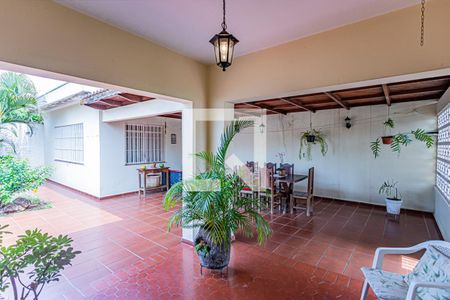 Casa à venda com 450m², 2 quartos e 4 vagasQuintal