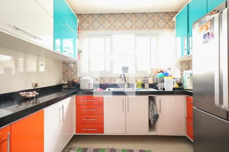 Casa à venda com 400m², 4 quartos e 8 vagasCozinha