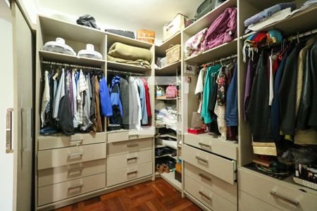 Casa à venda com 400m², 4 quartos e 8 vagasCloset da Suíte 2