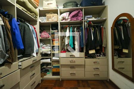 Casa à venda com 400m², 4 quartos e 8 vagasCloset da Suíte 2