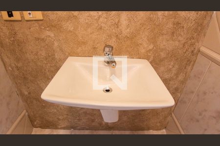 Casa à venda com 220m², 3 quartos e 2 vagasBanheiro