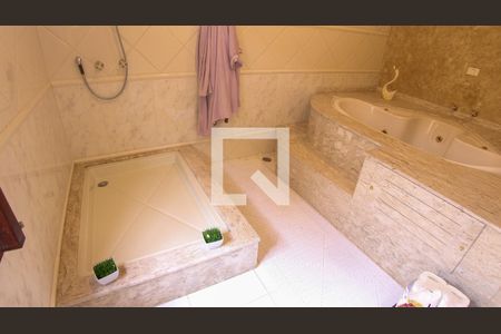 Casa à venda com 220m², 3 quartos e 2 vagasBanheiro