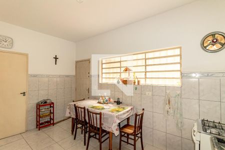 Casa à venda com 161m², 3 quartos e 2 vagas Casa à venda com 161m², 3 quartos e 2 vagasCozinha