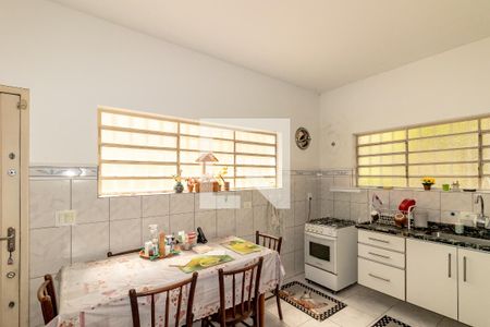 Casa à venda com 161m², 3 quartos e 2 vagas Casa à venda com 161m², 3 quartos e 2 vagasCozinha