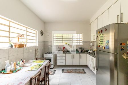 Casa à venda com 161m², 3 quartos e 2 vagas Casa à venda com 161m², 3 quartos e 2 vagasCozinha