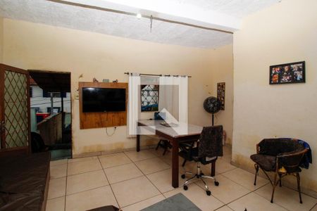 Sala  de casa à venda com 2 quartos, 110m² em Colégio Batista, Belo Horizonte