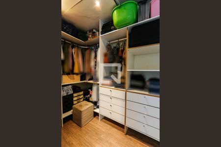 Casa à venda com 244m², 3 quartos e 2 vagasCloset da suíte