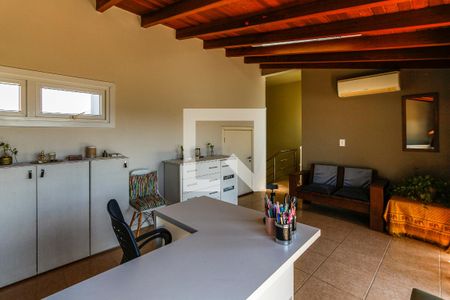 Casa à venda com 244m², 3 quartos e 2 vagasEscritório