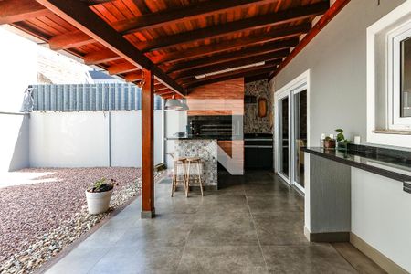 Casa à venda com 244m², 3 quartos e 2 vagasChurrasqueira