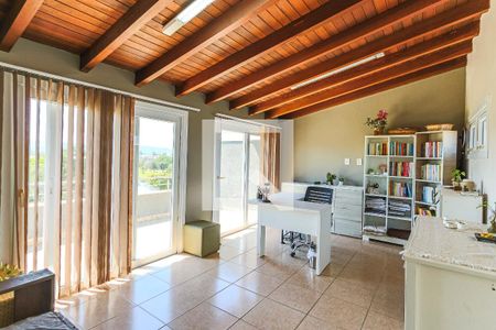 Casa à venda com 244m², 3 quartos e 2 vagasEscritório
