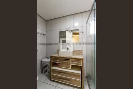 Casa à venda com 244m², 3 quartos e 2 vagasBanheiro Social