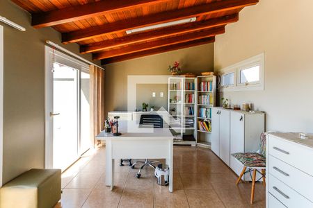 Casa à venda com 244m², 3 quartos e 2 vagasEscritório