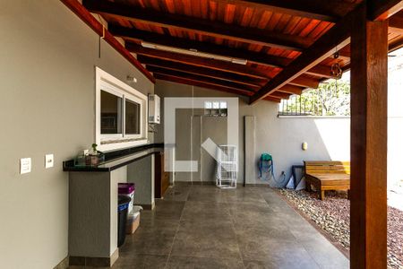 Casa à venda com 244m², 3 quartos e 2 vagasChurrasqueira