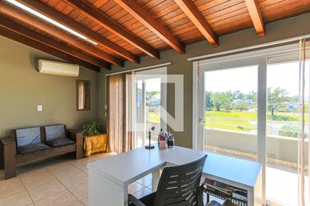 Casa à venda com 244m², 3 quartos e 2 vagasEscritório