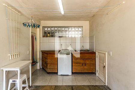 Casa à venda com 244m², 3 quartos e 2 vagasLavanderia