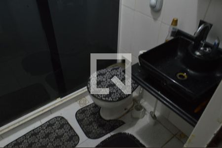 Casa de condomínio à venda com 180m², 4 quartos e 1 vagaBanheiro 