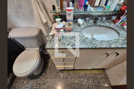 Apartamento à venda com 369m², 5 quartos e 2 vagasBanheiro da Suíte 1