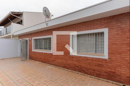 Casa à venda com 250m², 3 quartos e 3 vagas Casa à venda com 250m², 3 quartos e 3 vagasFachada e Garagem