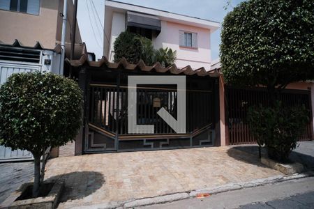 Casa à venda com 150m², 2 quartos e 2 vagas Casa à venda com 150m², 2 quartos e 2 vagasFachada