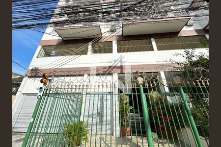 Apartamento para alugar com 71m², 2 quartos e 1 vagaFachada + plaquinha