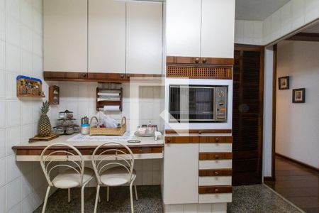 Casa de condomínio para alugar com 362m², 4 quartos e 3 vagas Casa de condomínio para alugar com 362m², 4 quartos e 3 vagasCozinha