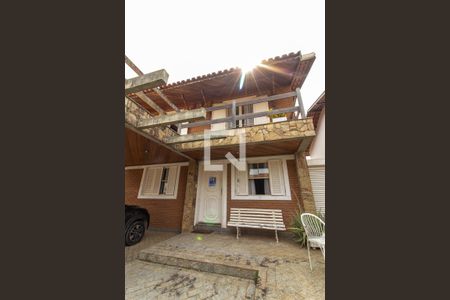 Casa de condomínio para alugar com 362m², 4 quartos e 3 vagas Casa de condomínio para alugar com 362m², 4 quartos e 3 vagasFachada