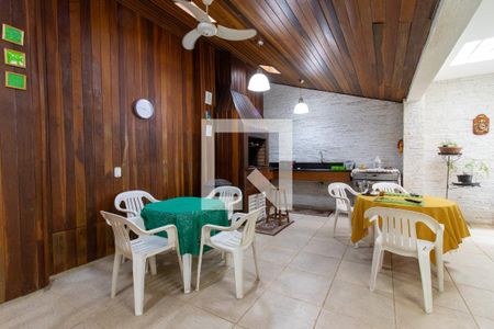 Casa de condomínio para alugar com 362m², 4 quartos e 3 vagas Casa de condomínio para alugar com 362m², 4 quartos e 3 vagasÁrea externa