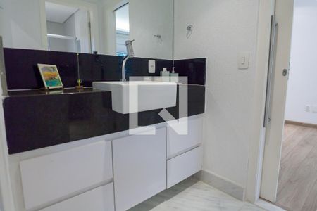 Casa de condomínio à venda com 418m², 4 quartos e 4 vagasBanheiro semi suite 1/2