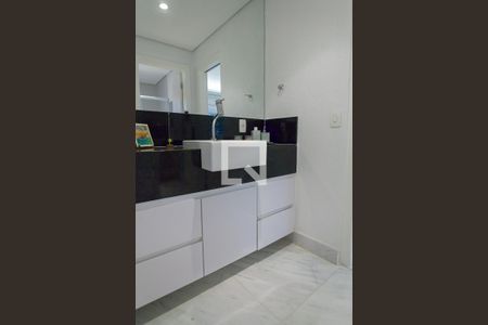 Casa de condomínio à venda com 418m², 4 quartos e 4 vagasBanheiro semi suite 1/2