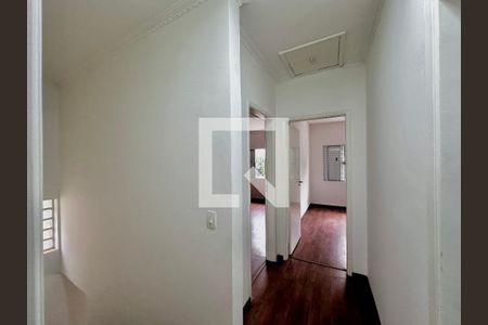 Corredor Quartos de casa para alugar com 3 quartos, 151m² em Jardim Aeroporto, São Paulo