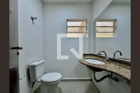 Lavabo de casa para alugar com 3 quartos, 151m² em Jardim Aeroporto, São Paulo