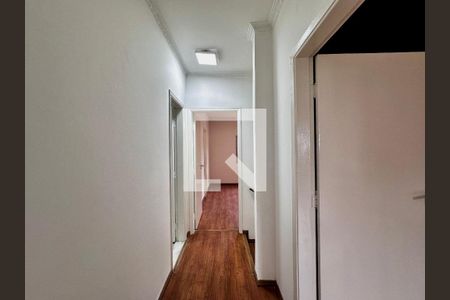 Corredor Quartos de casa para alugar com 3 quartos, 151m² em Jardim Aeroporto, São Paulo