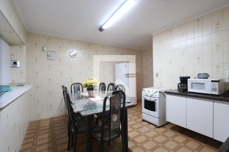 Casa à venda com 328m², 2 quartos e 2 vagasCozinha