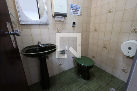 Casa à venda com 328m², 2 quartos e 2 vagasBanheiro 3