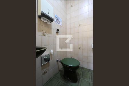 Casa à venda com 328m², 2 quartos e 2 vagasBanheiro 3