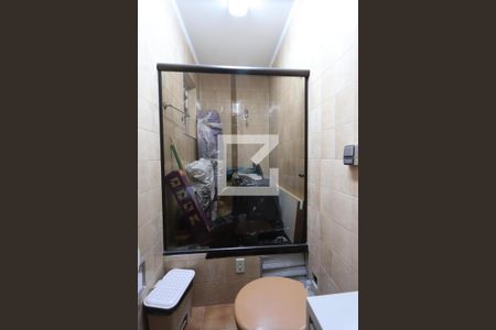 Casa à venda com 328m², 2 quartos e 2 vagasBanheiro da Suíte 2