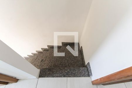 Casa de condomínio à venda com 80m², 2 quartos e 2 vagas Casa de condomínio à venda com 80m², 2 quartos e 2 vagasEscada