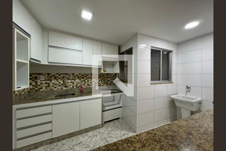 Apartamento à venda com 90m², 2 quartos e 1 vaga Apartamento à venda com 90m², 2 quartos e 1 vagaCozinha e Área de Serviço