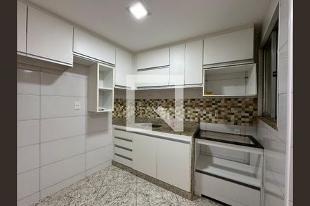 Apartamento à venda com 90m², 2 quartos e 1 vaga Apartamento à venda com 90m², 2 quartos e 1 vagaCozinha e Área de Serviço