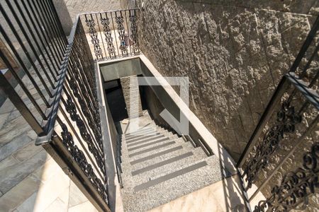 Casa para alugar com 200m², 3 quartos e 4 vagasVaranda - Escada de acesso