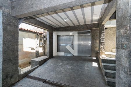 Casa para alugar com 200m², 3 quartos e 4 vagasGaragem - Portão