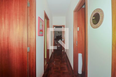 Corredor de apartamento à venda com 4 quartos, 93m² em Rio Branco, Porto Alegre