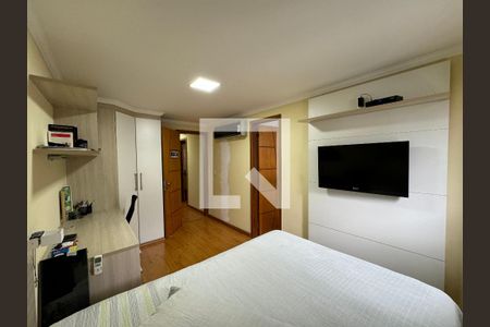 Apartamento à venda com 370m², 4 quartos e 3 vagas Apartamento à venda com 370m², 4 quartos e 3 vagasSuíte 2