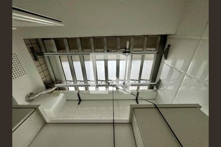 Apartamento à venda com 370m², 4 quartos e 3 vagas Apartamento à venda com 370m², 4 quartos e 3 vagasÁrea de Serviço (Segundo Andar) - Detalhe do teto