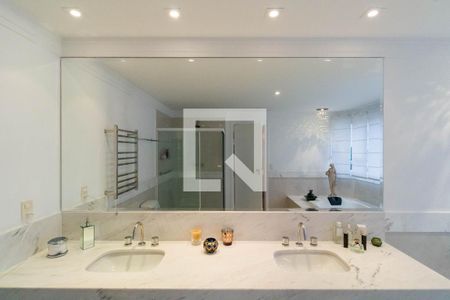 Apartamento à venda com 349m², 4 quartos e 4 vagasQuarto 1 Banheiro 