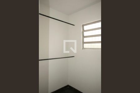 Casa para alugar com 200m², 2 quartos e 2 vagas Casa para alugar com 200m², 2 quartos e 2 vagasCloset do Quarto 2