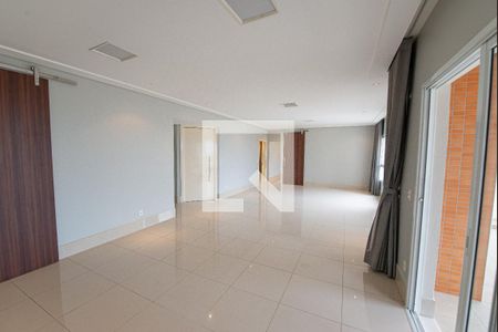 Apartamento para alugar com 235m², 3 quartos e 3 vagasSala