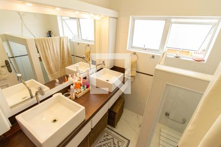 Casa à venda com 201m², 4 quartos e 4 vagasBanheiro da Suíte 1