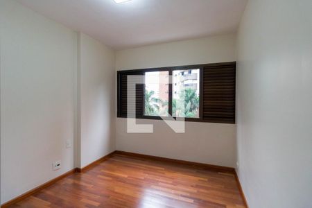 Apartamento à venda com 130m², 3 quartos e 3 vagasquarto 2
