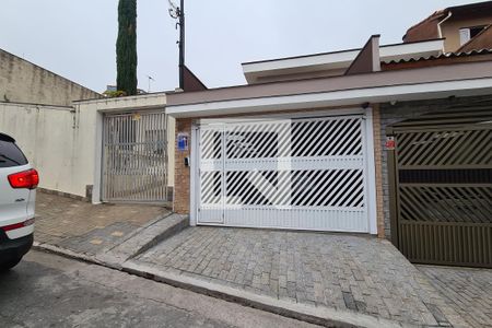 Casa à venda com 160m², 3 quartos e 2 vagas Casa à venda com 160m², 3 quartos e 2 vagasFachada